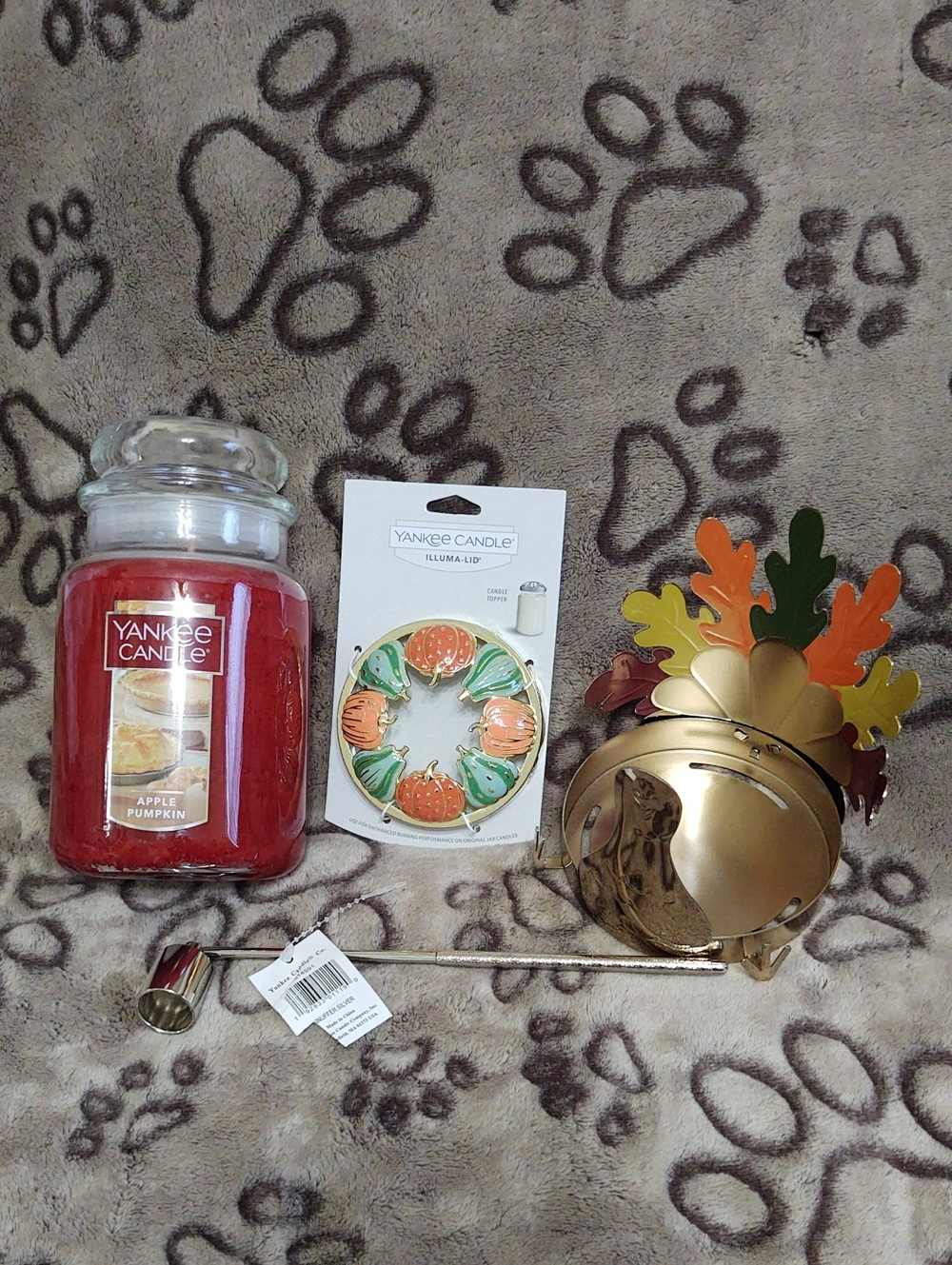 Yankee Candle  22 oz Apple Pumpkin Scent With Accessories